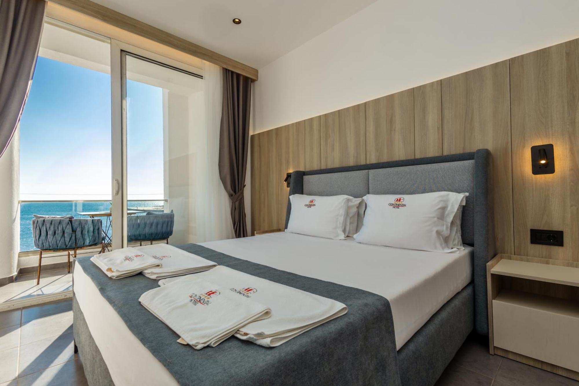 Continental Hotel 울친 외부 사진