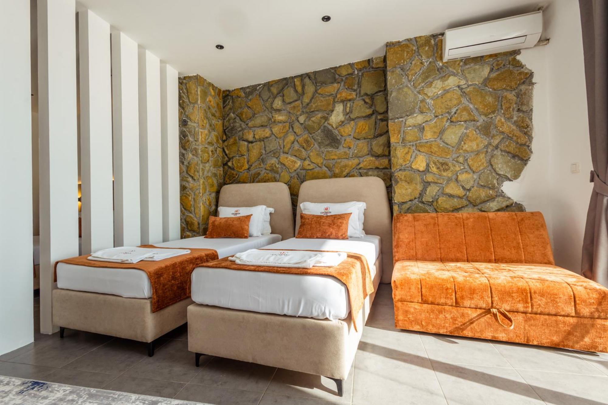 Continental Hotel 울친 외부 사진