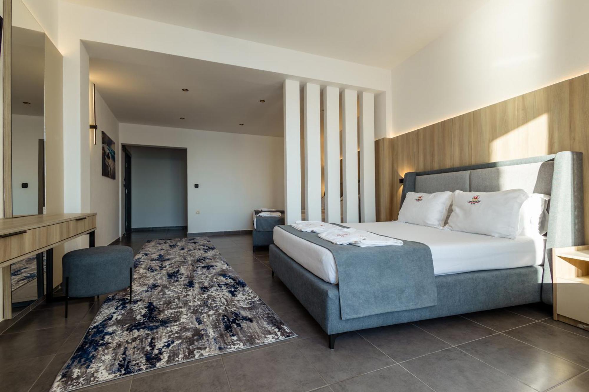 Continental Hotel 울친 외부 사진