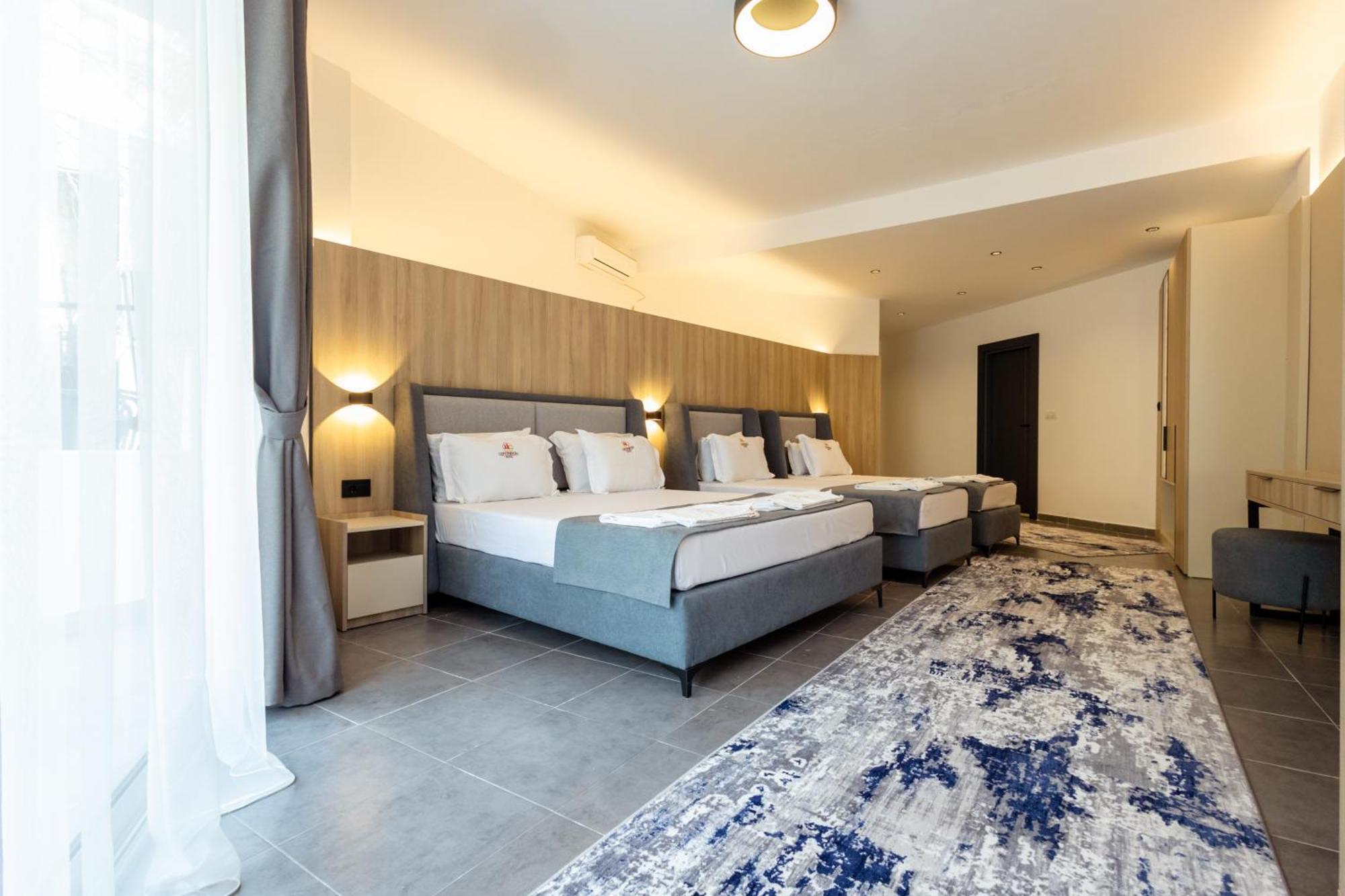 Continental Hotel 울친 외부 사진