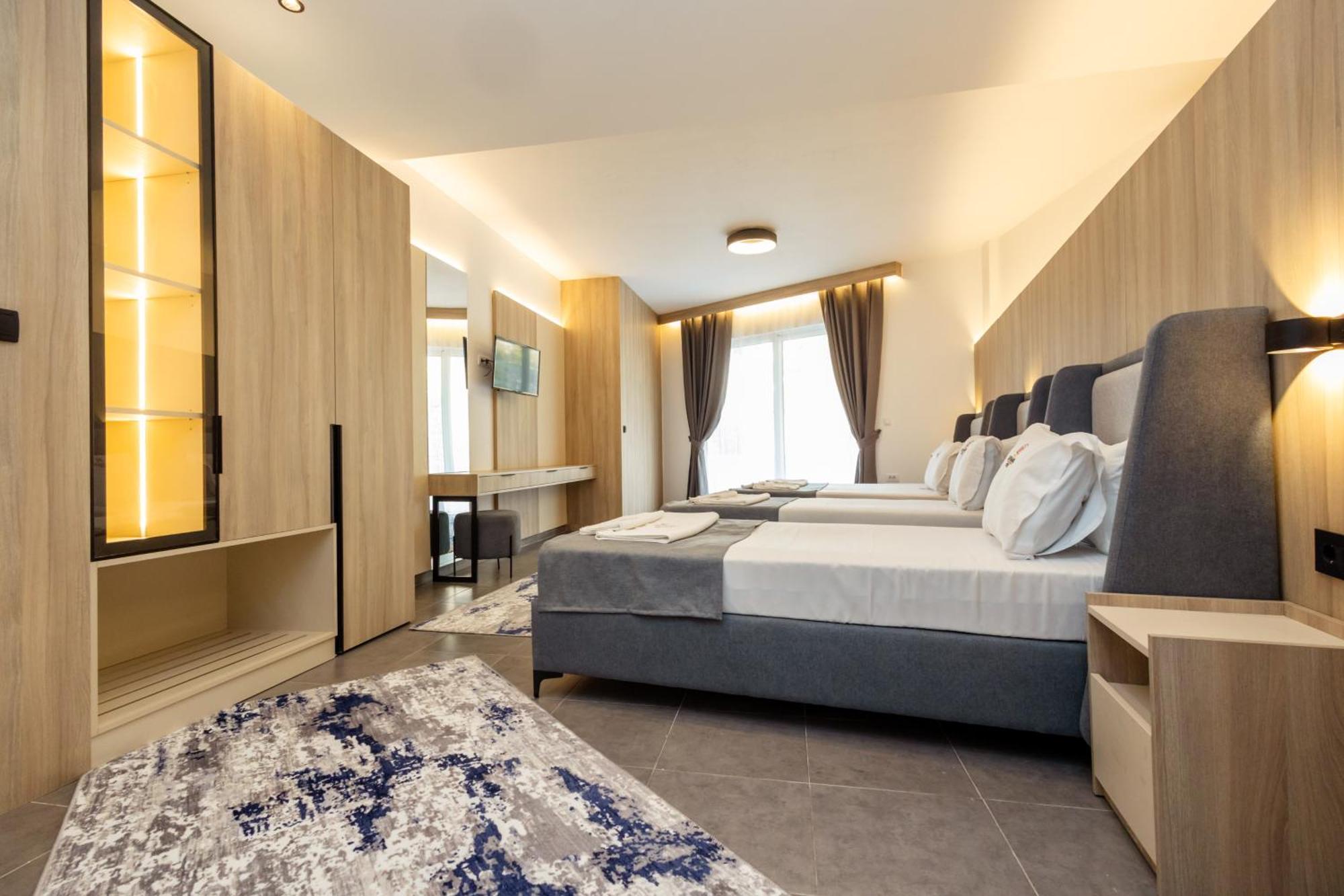 Continental Hotel 울친 외부 사진