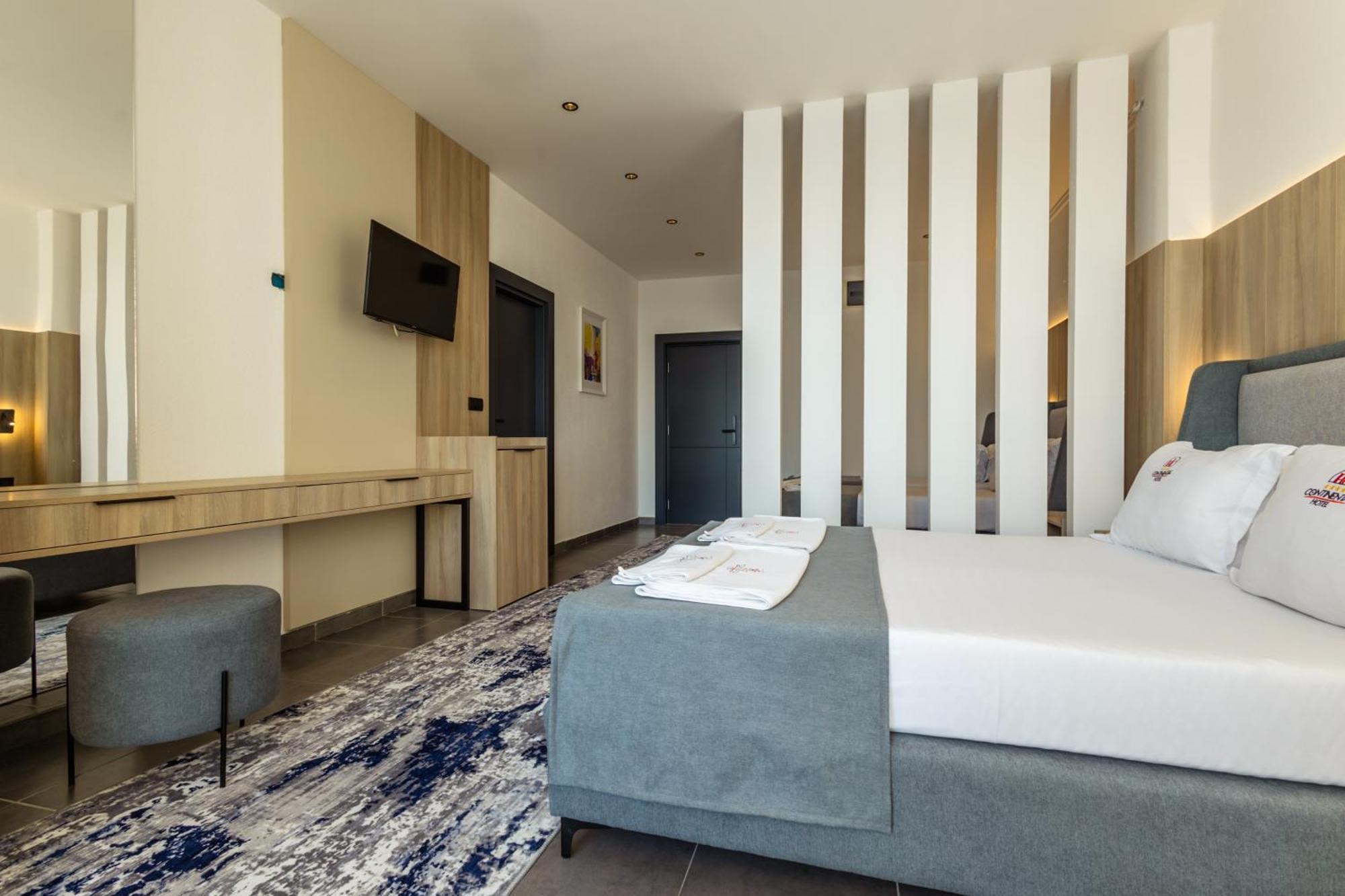 Continental Hotel 울친 외부 사진