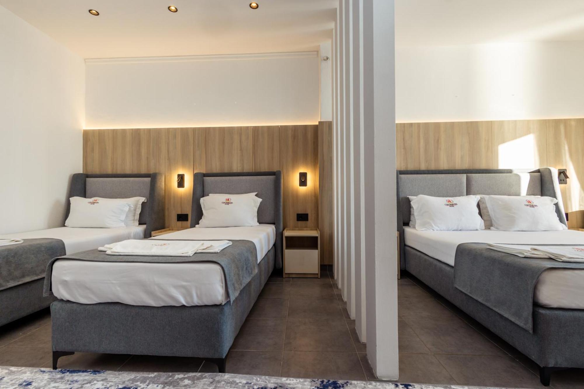 Continental Hotel 울친 외부 사진