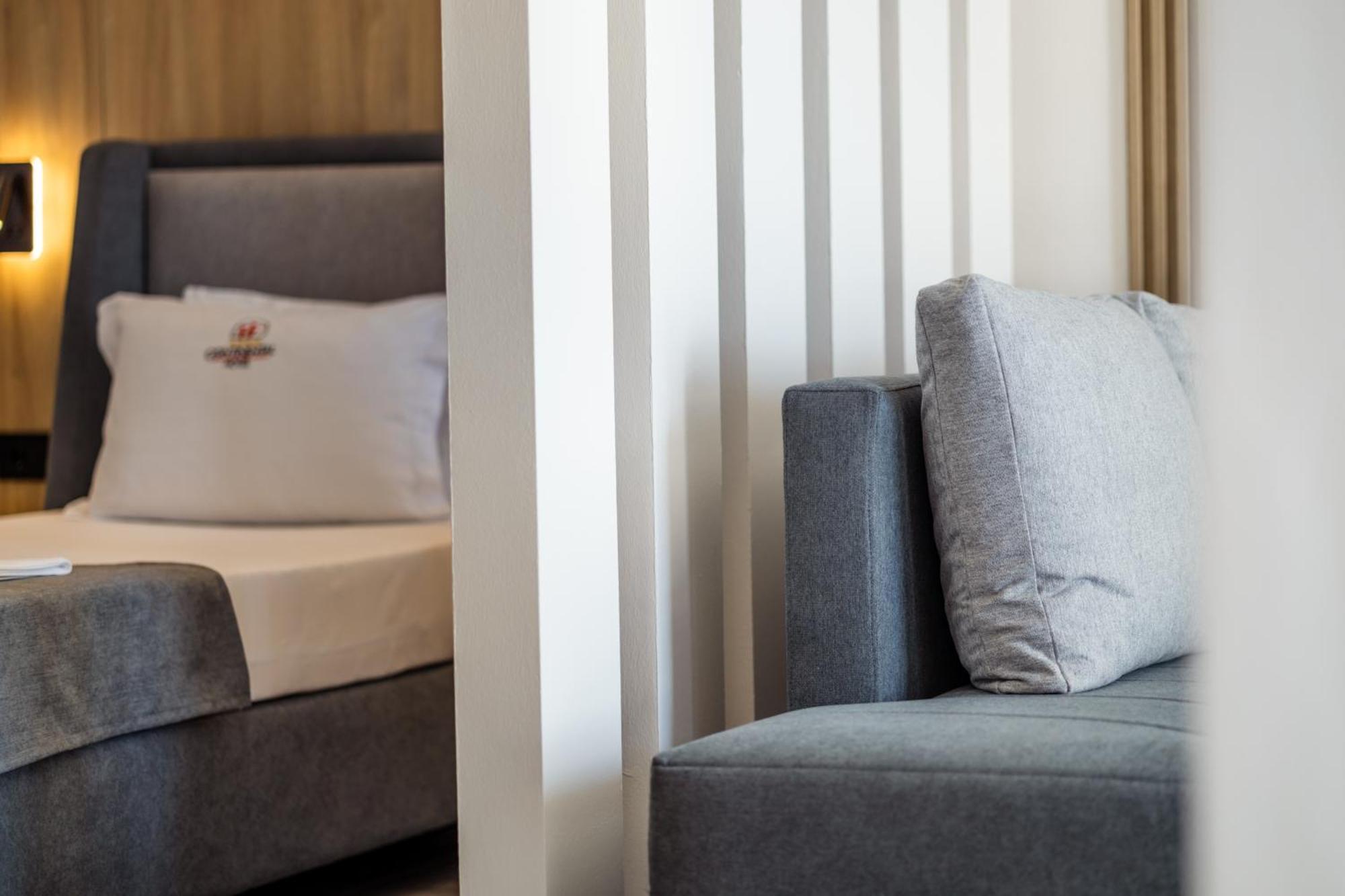 Continental Hotel 울친 외부 사진