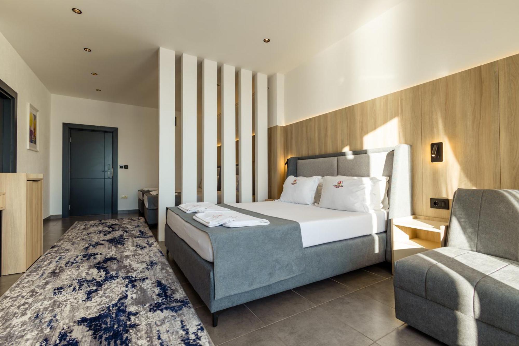 Continental Hotel 울친 외부 사진