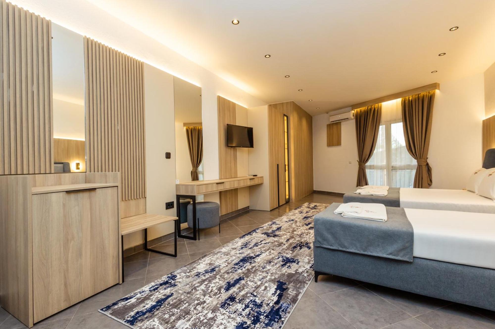 Continental Hotel 울친 외부 사진