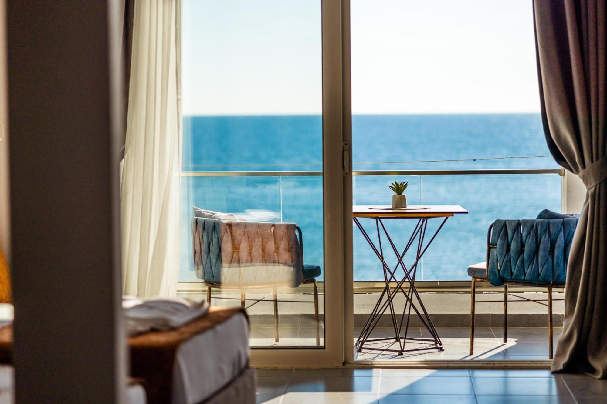 Continental Hotel 울친 외부 사진