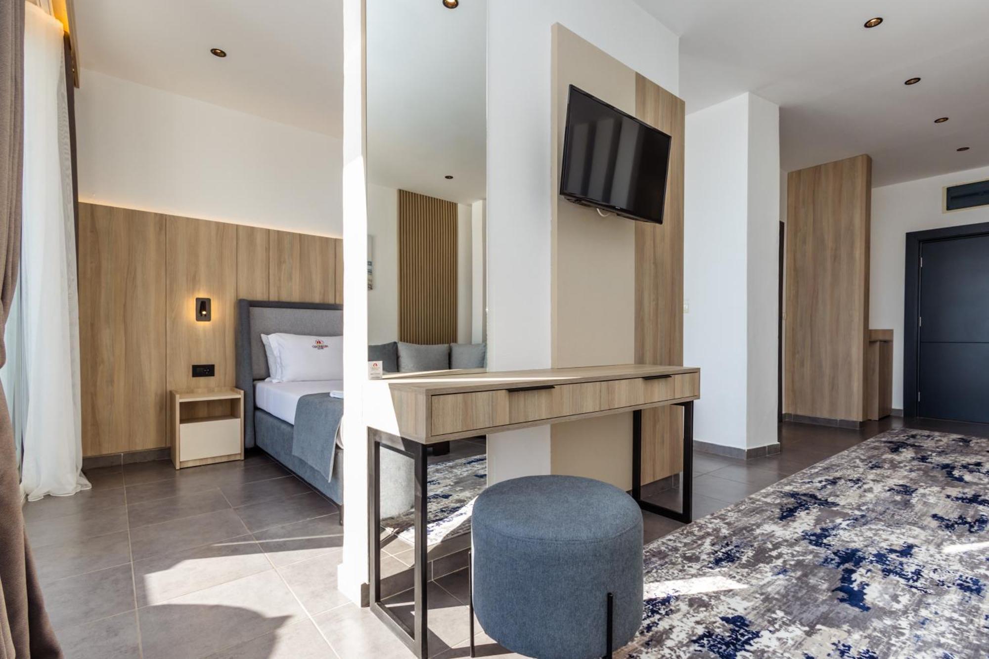 Continental Hotel 울친 외부 사진