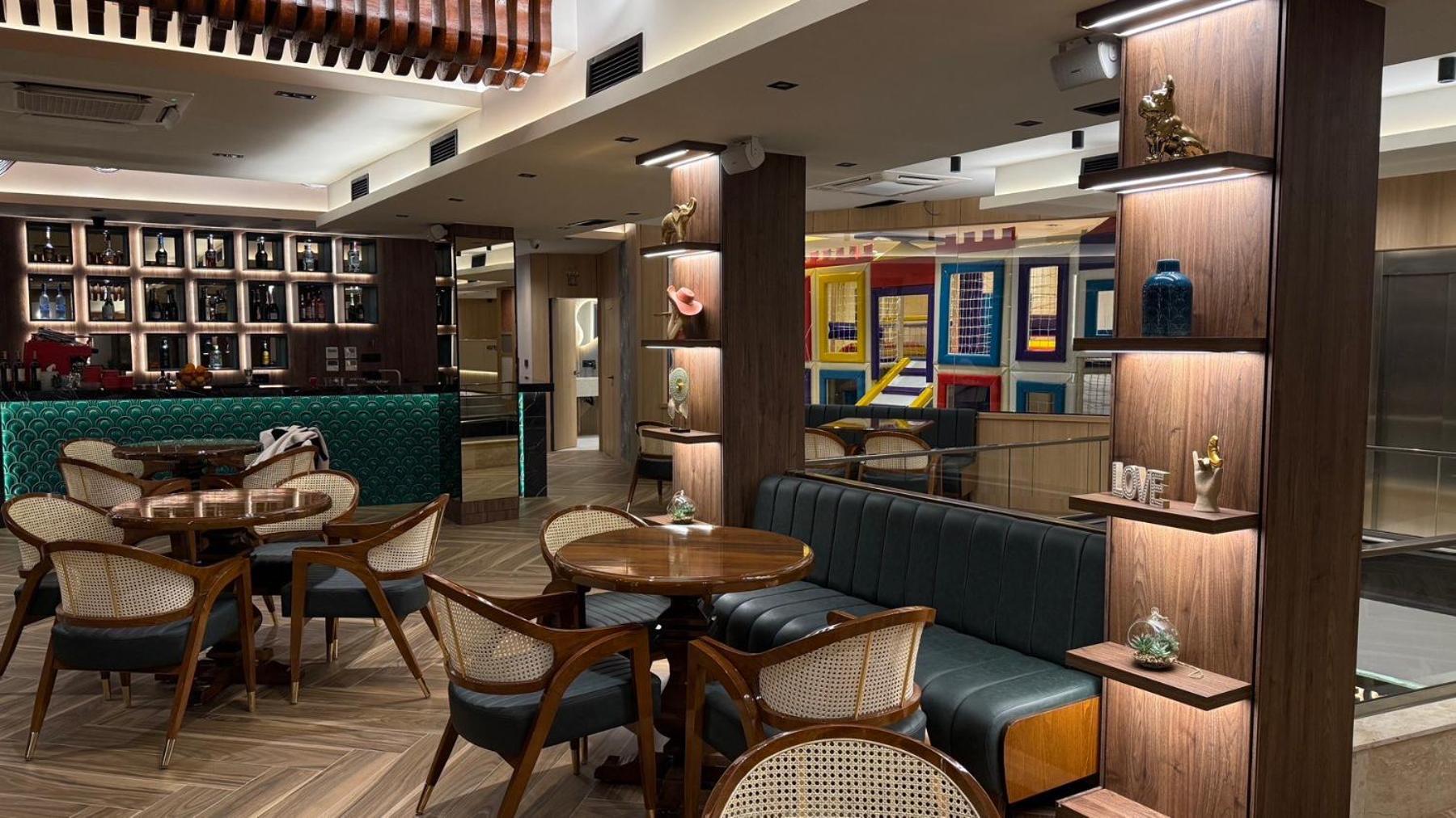 Continental Hotel 울친 외부 사진
