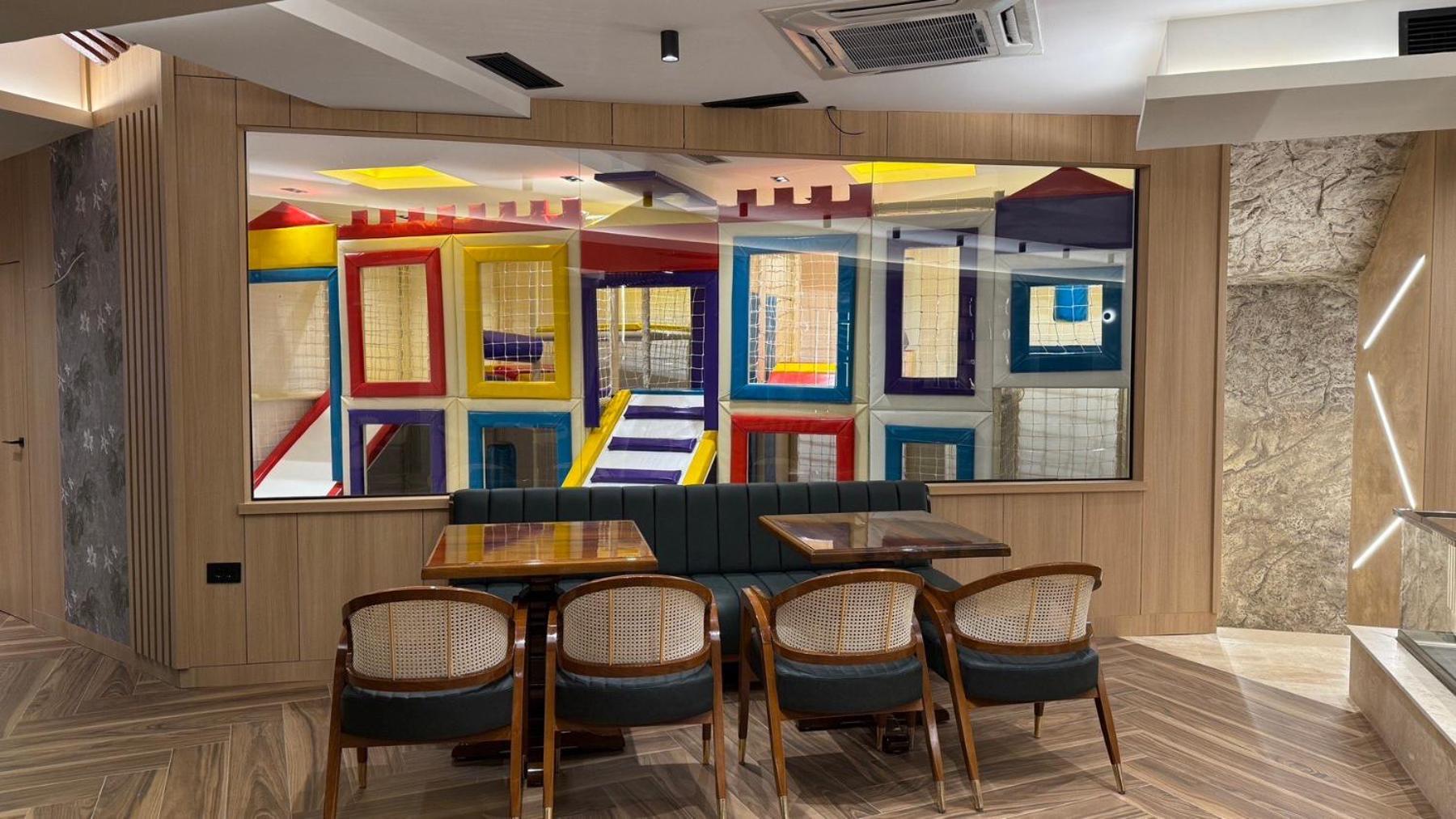 Continental Hotel 울친 외부 사진