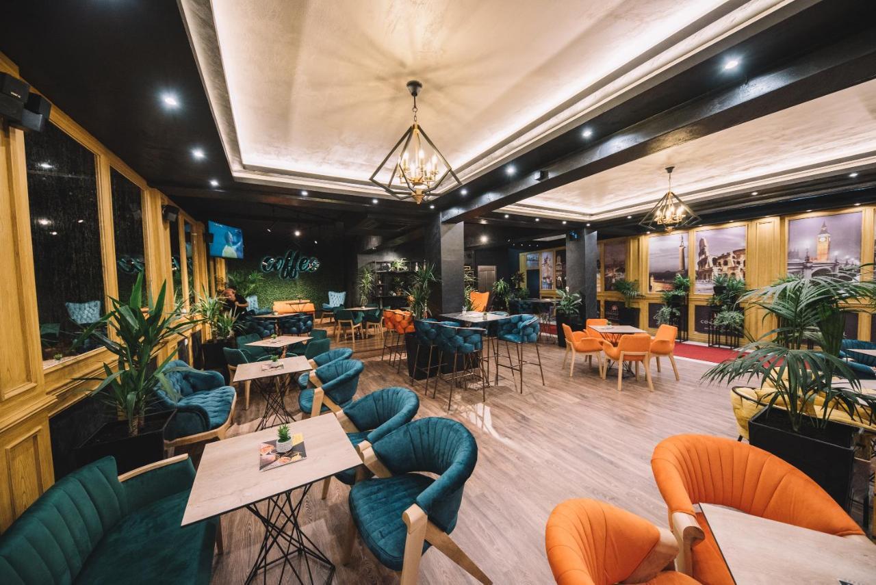 Continental Hotel 울친 외부 사진