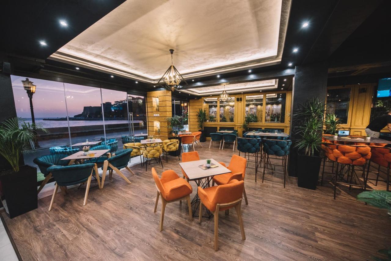 Continental Hotel 울친 외부 사진