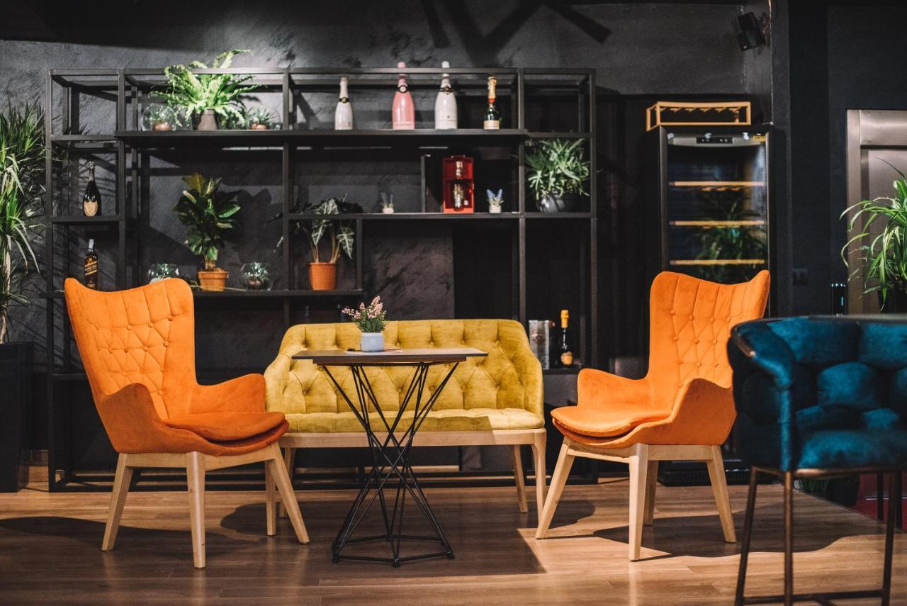 Continental Hotel 울친 외부 사진
