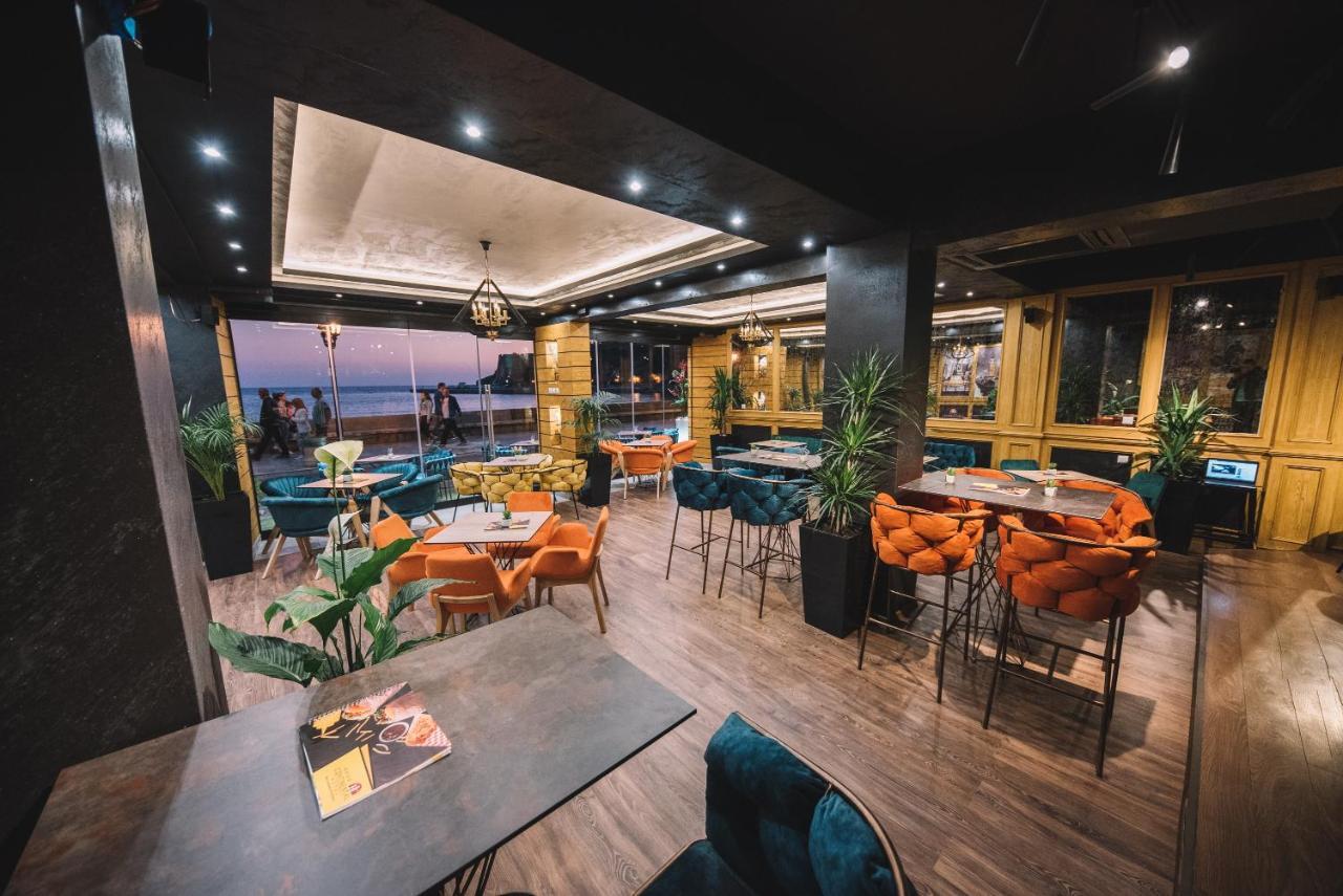 Continental Hotel 울친 외부 사진